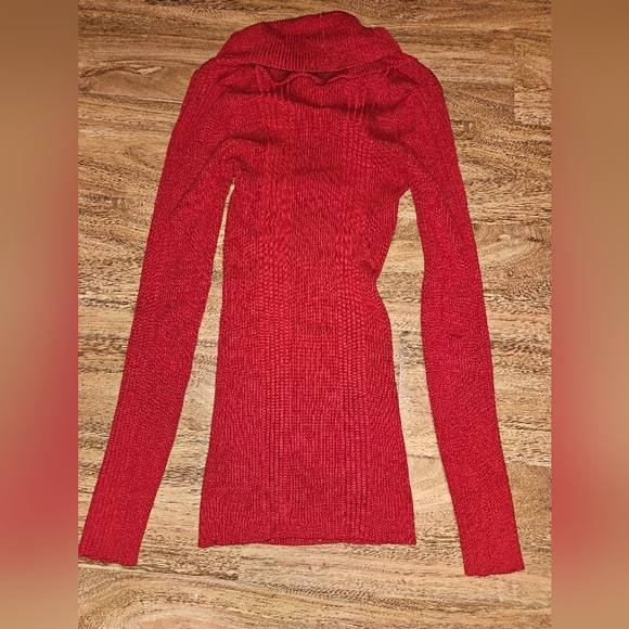 Red sweater - Picture 2 of 2